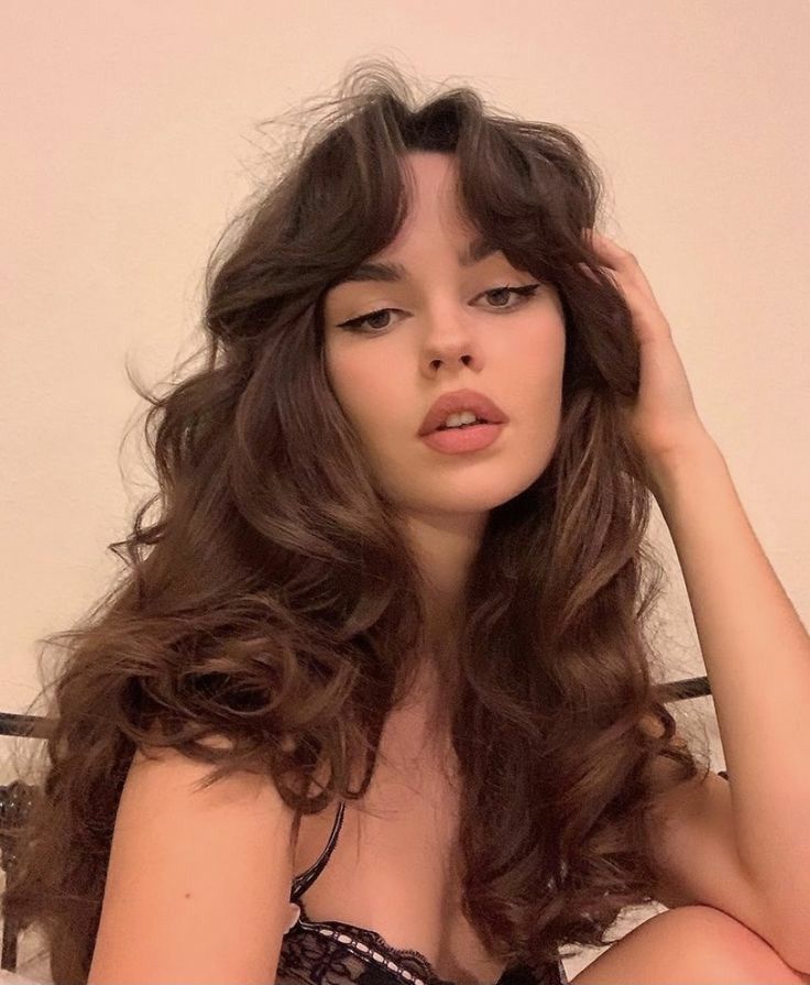 wavy hairstyles for women over 40