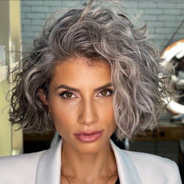 wavy hairstyles for women over 40