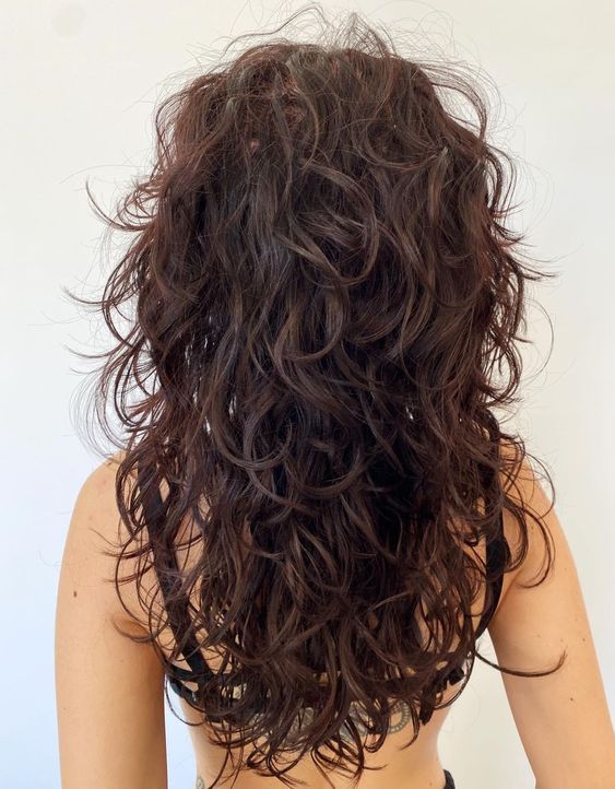 wavy hairstyles for women over 40