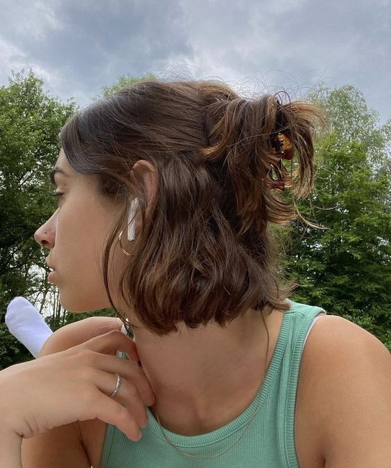 wavy hairstyles for women over 40