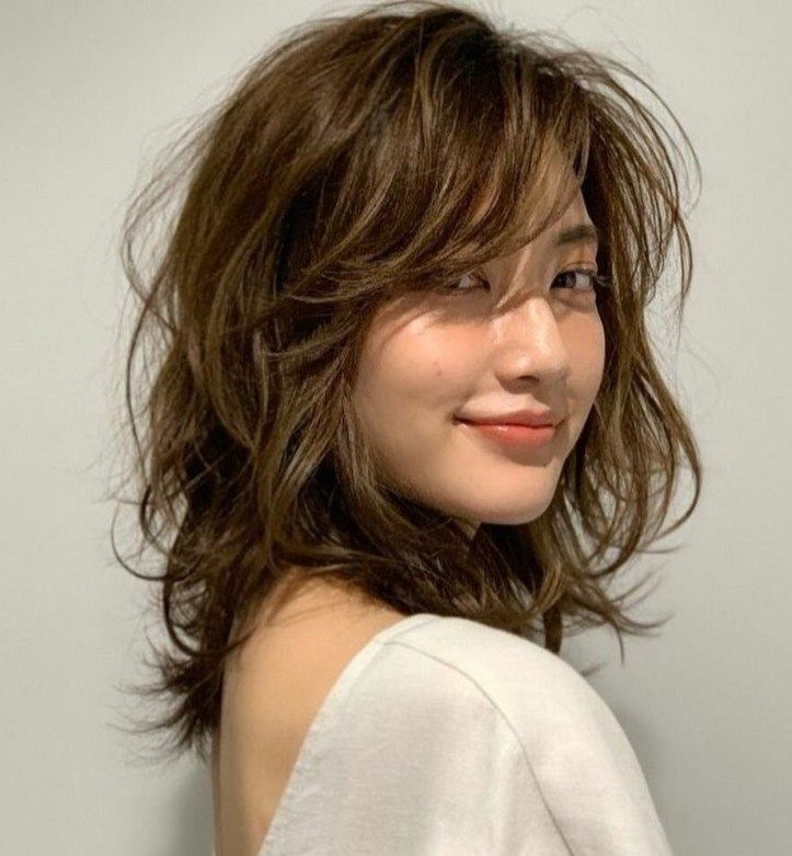 wavy hairstyles for women over 40