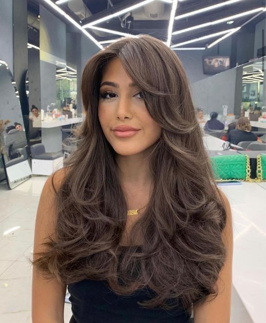 wavy hairstyles for women over 40