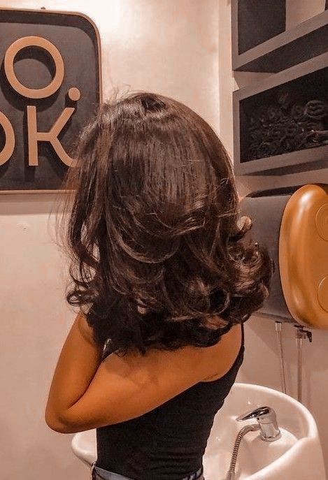 wavy hairstyles for women over 40