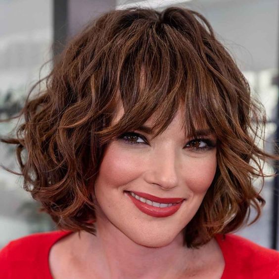 wavy hairstyles for women over 40