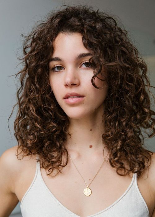 wavy hairstyles for women over 40
