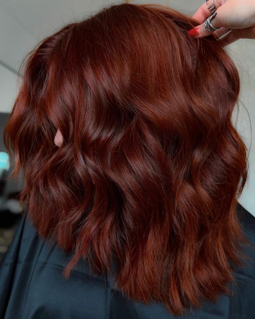 wavy hairstyles for women over 40