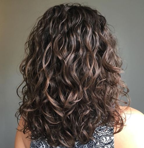 wavy hairstyles for women over 40