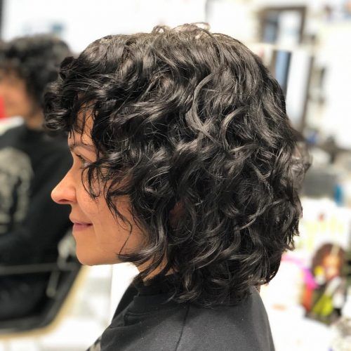 wavy hairstyles for women over 40