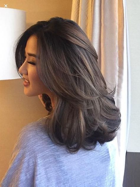 wavy hairstyles for women over 40