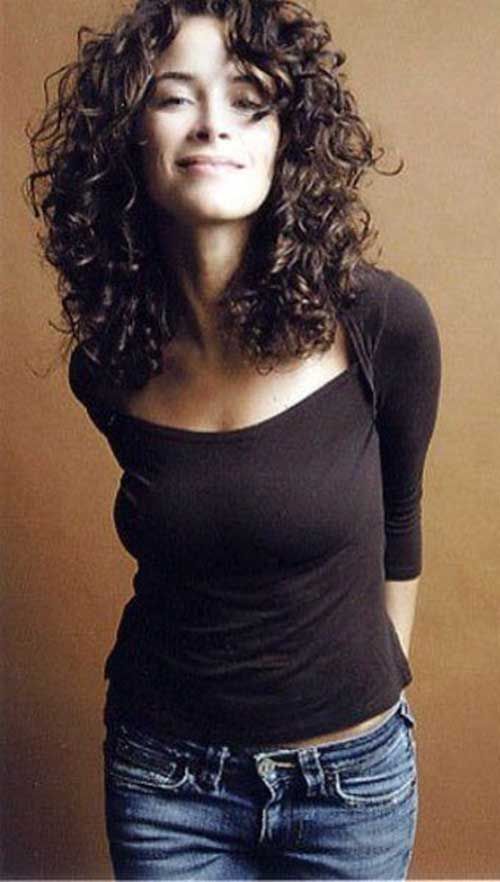 wavy hairstyles for women over 40