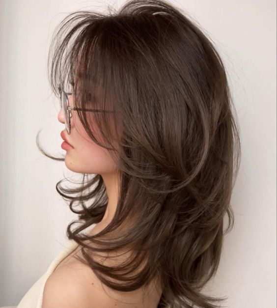 wavy hairstyles for women over 40