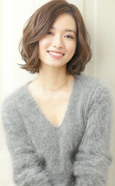 wavy hairstyles for women over 40