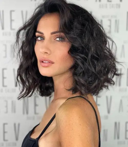 wavy hairstyles for women over 40