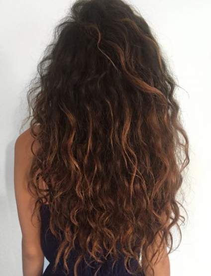 wavy hairstyles for women over 40