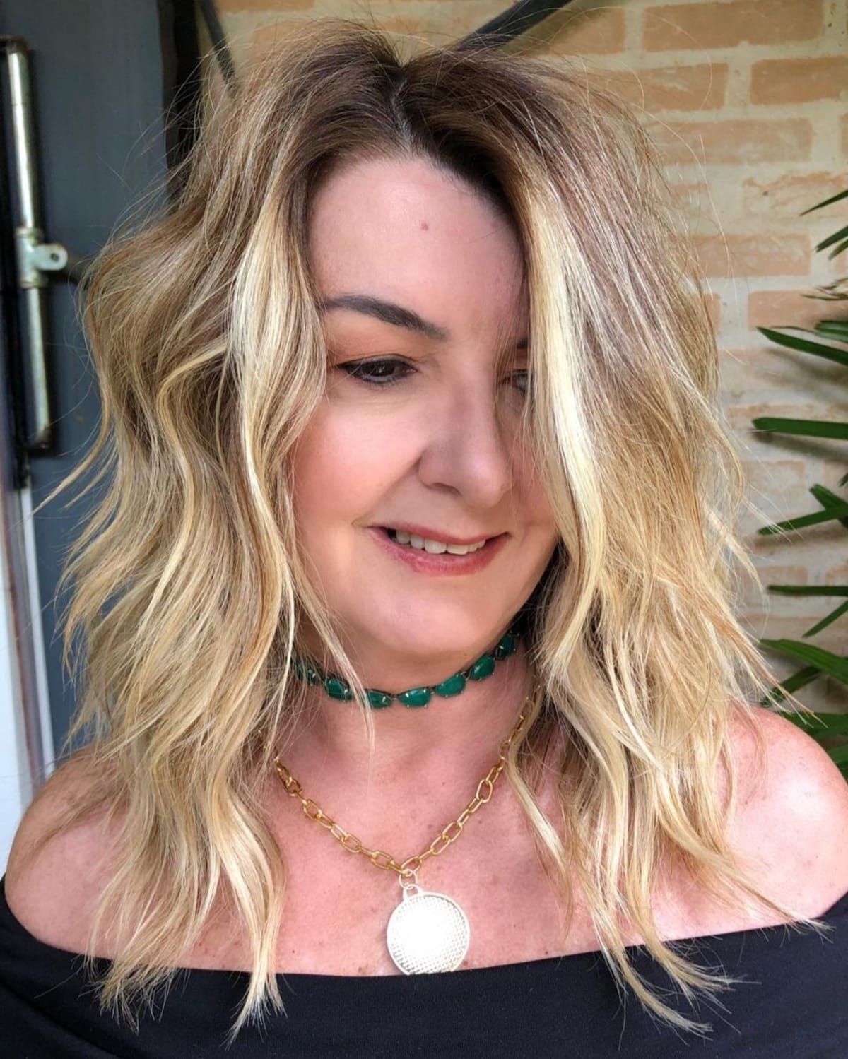 wavy hairstyles for women over 40