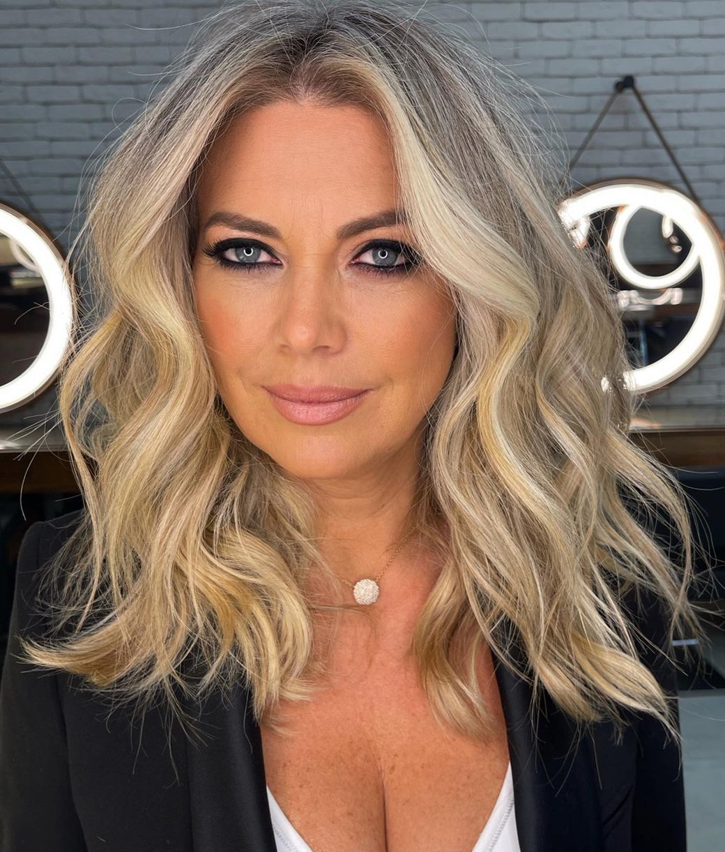 wavy hairstyles for women over 40