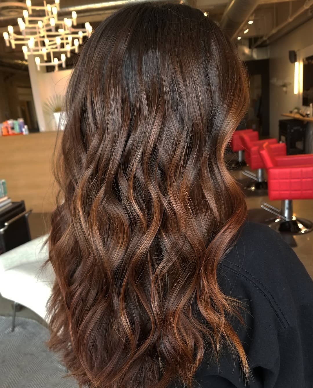 wavy hairstyles for women over 40