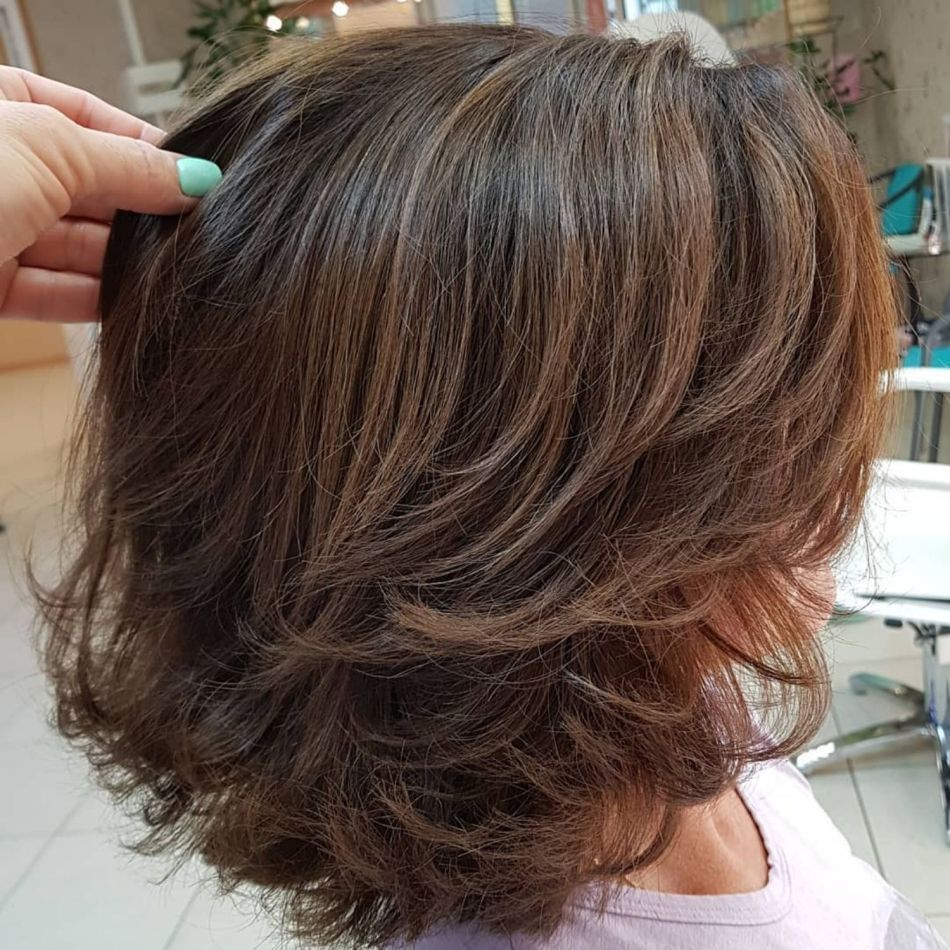wavy hairstyles for women over 40