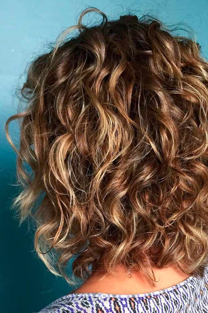 wavy hairstyles for women over 40