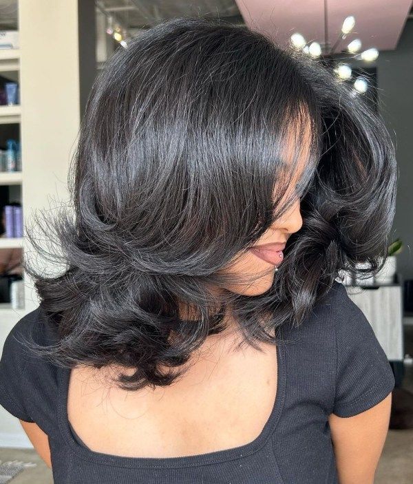 wavy hairstyles for women over 40
