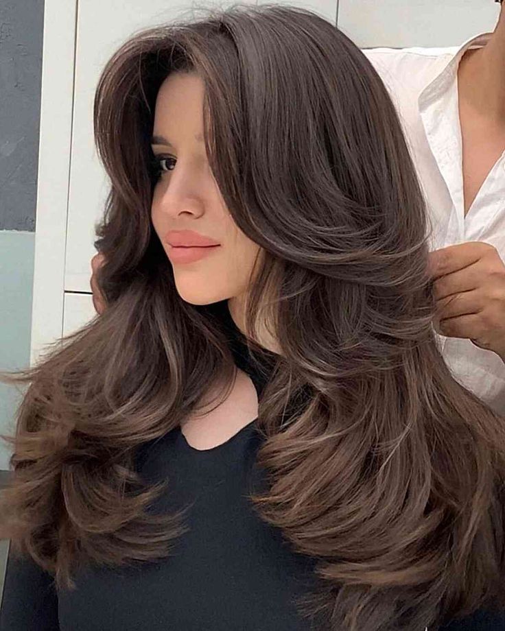 wavy hairstyles for women over 40