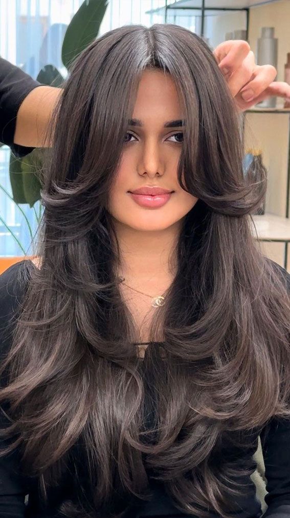 wavy hairstyles for women over 40