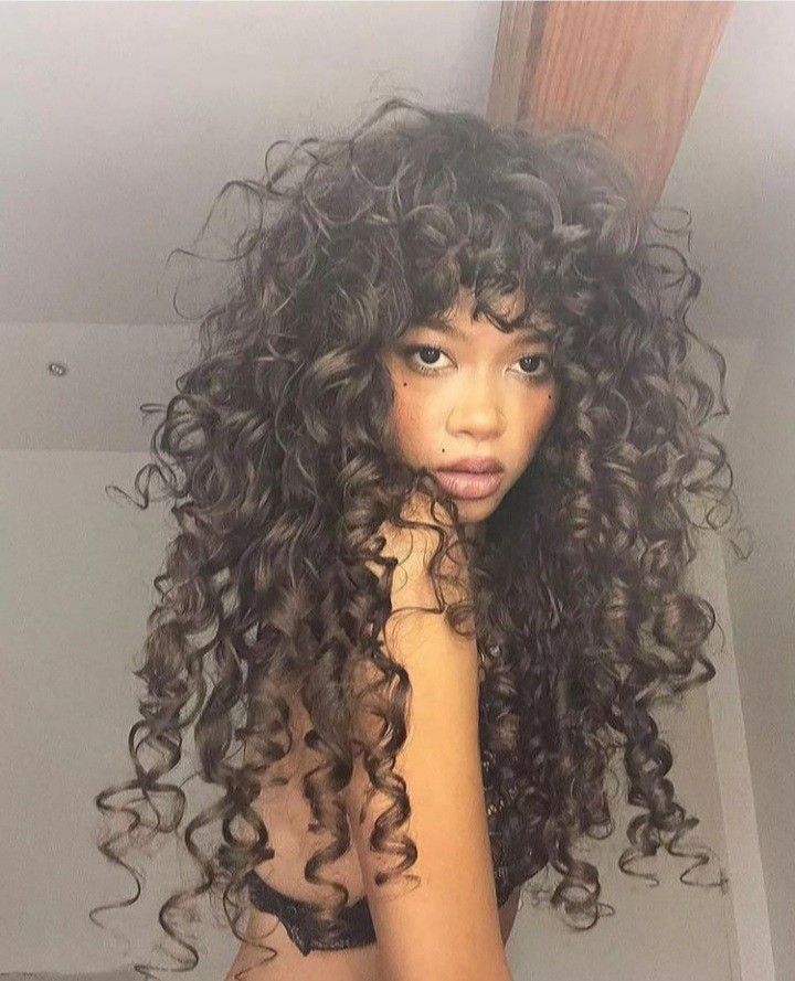 wavy hairstyles for women over 40