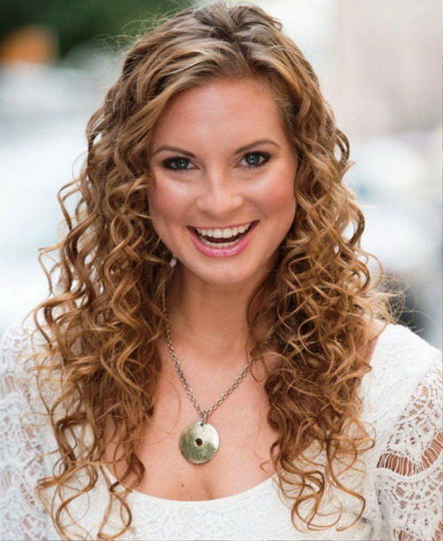 wavy hairstyles for women over 40